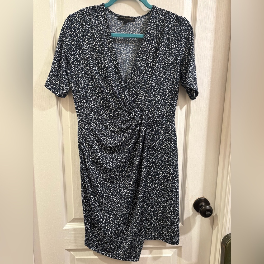 Women’s Banana Republic speckled print knotted faux wrap dress size small petite